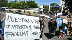Rebeli&oacute;n policial en Argentina por reclamos salariales y atenci&oacute;n sanitaria