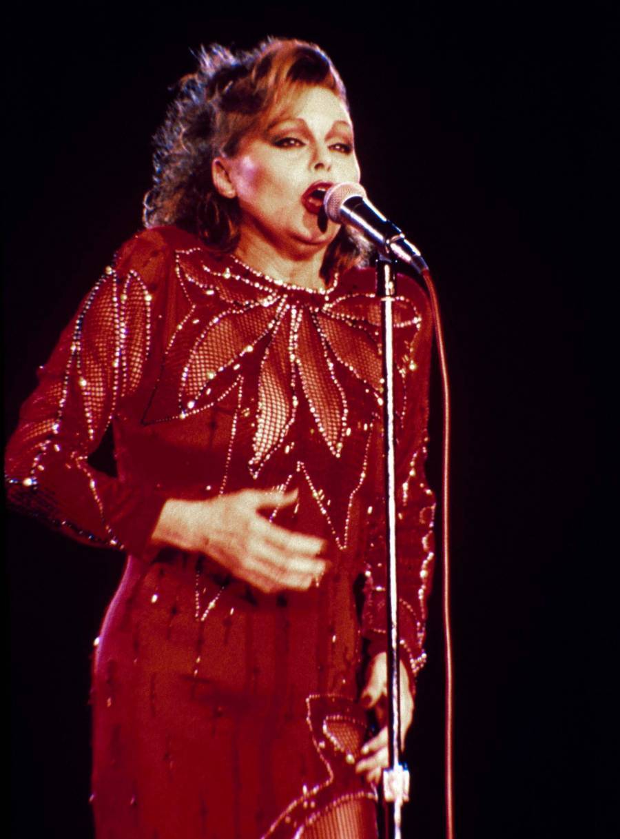 A 20 a&ntilde;os de su partida, Roc&iacute;o D&uacute;rcal revive en cines con su hist&oacute;rico concierto en el Auditorio Nacional