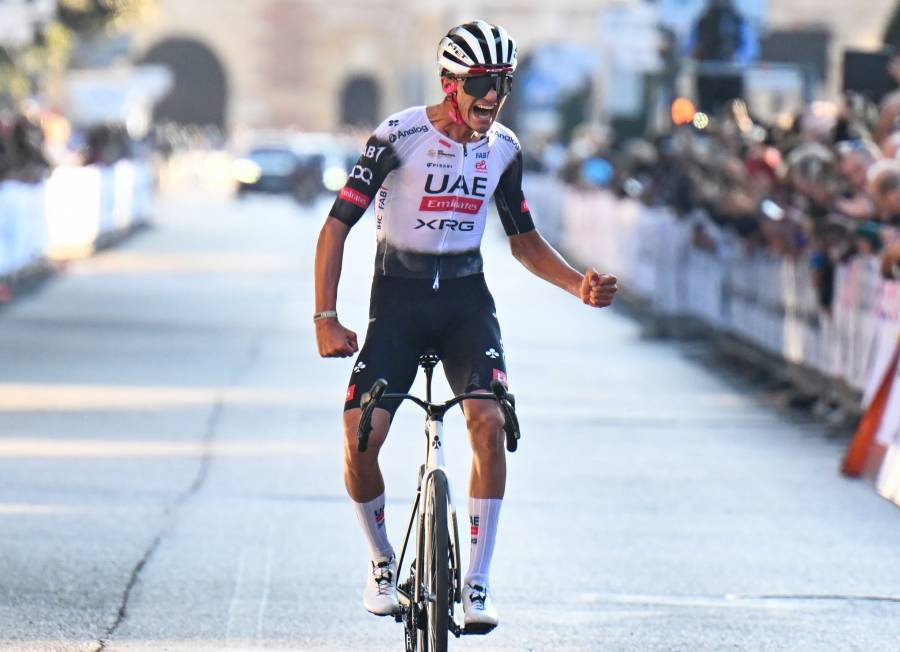 Isaac del Toro inaugura 2026 con triunfo en la primera etapa del UAE Tour