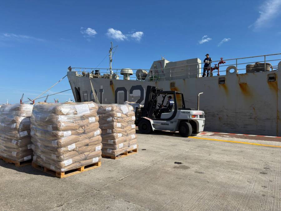 Autoridades cubanas comienzan el reparto de ayuda humanitaria procedente de M&eacute;xico en Cuba