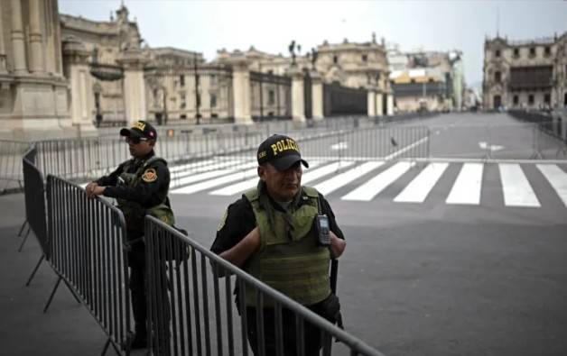 Congreso de Per&uacute; destituye a presidente interino Jos&eacute; Jer&iacute;