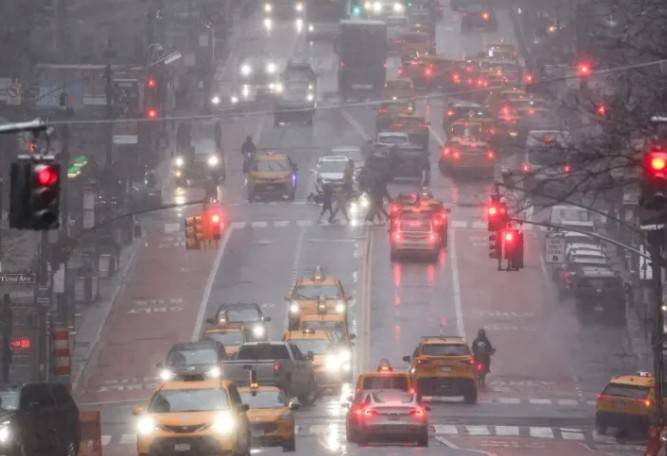 Nueva York decreta toque de queda por tormenta de nieve