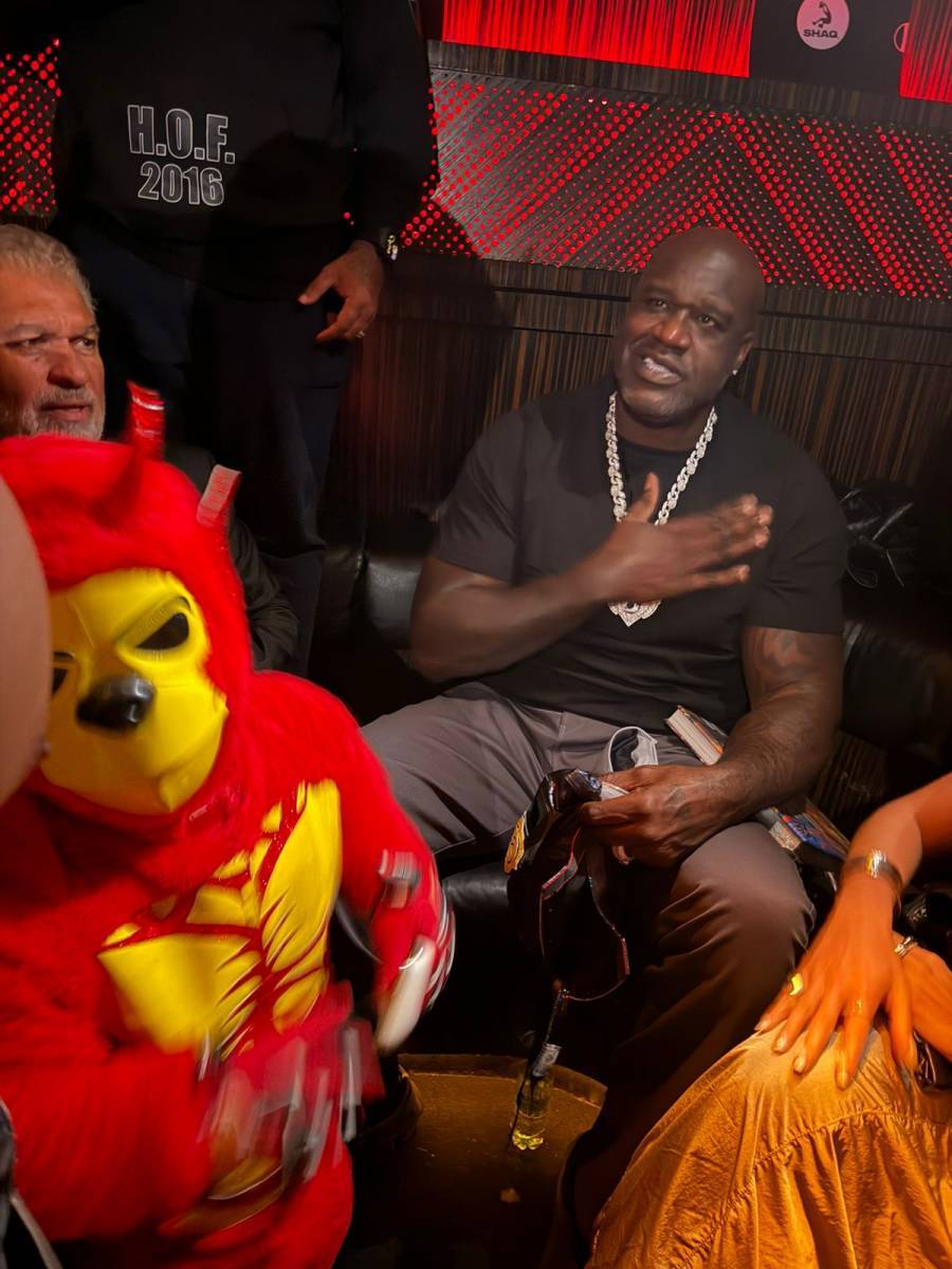 Shaquille O’Neal visit&oacute; el CMLL y convivi&oacute; con Esfinge, Gran Guerrero y Kemalito