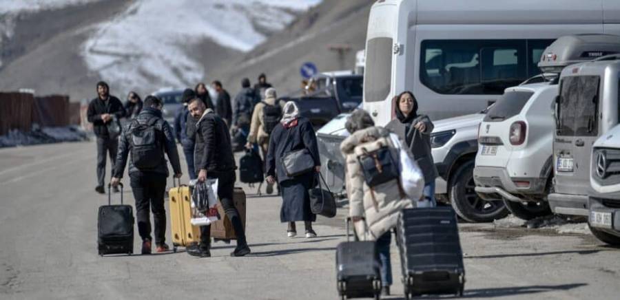 Empiezan las evacuaciones de pasajeros desde Oriente Medio