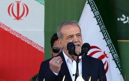 Presidente de Ir&aacute;n se disculpa con pa&iacute;ses vecinos y promete detener ataques; Trump advierte “duro golpe” militar