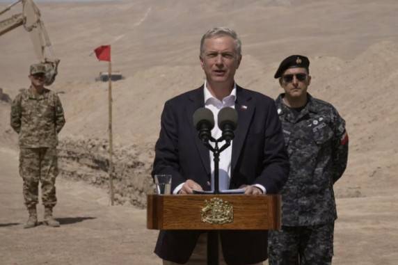 Kast activa su promesa m&aacute;s pol&eacute;mica: comienza muro entre Chile y Per&uacute;