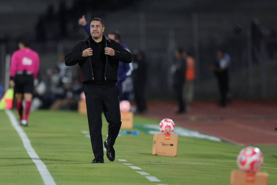 Efra&iacute;n Ju&aacute;rez roba reflectores con emotivo festejo tras triunfo de Pumas