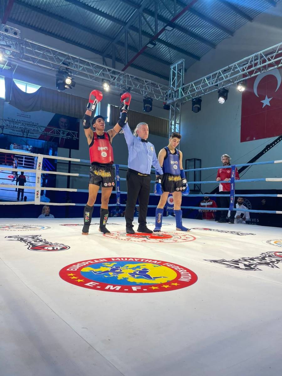 Triunfan Marlon Jim&eacute;nez y Alan Uribe en la Copa Abierta de Muaythai Antalya 2026