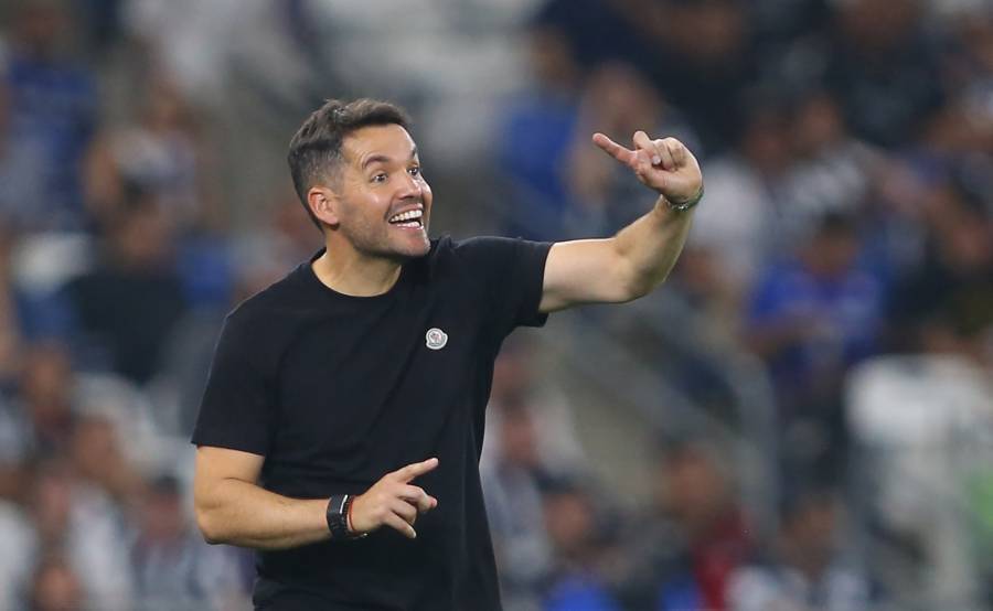 Larcam&oacute;n cuestiona a directiva de Cruz Azul tras su despido