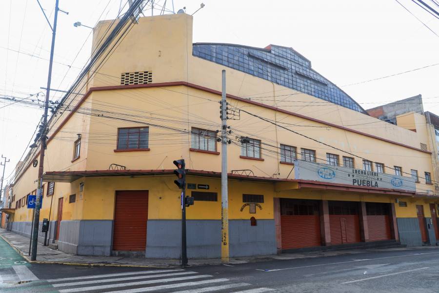 Revisar&aacute;n permisos a comerciantes tras ri&ntilde;a en Arena Puebla