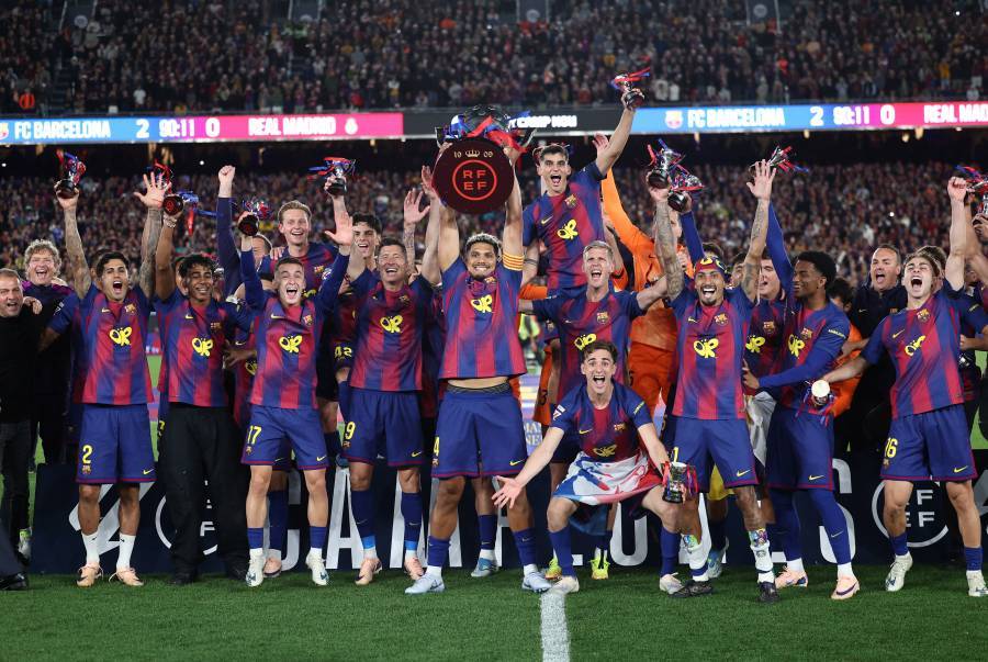 Barcelona se proclama campe&oacute;n de la Liga espa&ntilde;ola al ganar 2-0 al Real Madrid