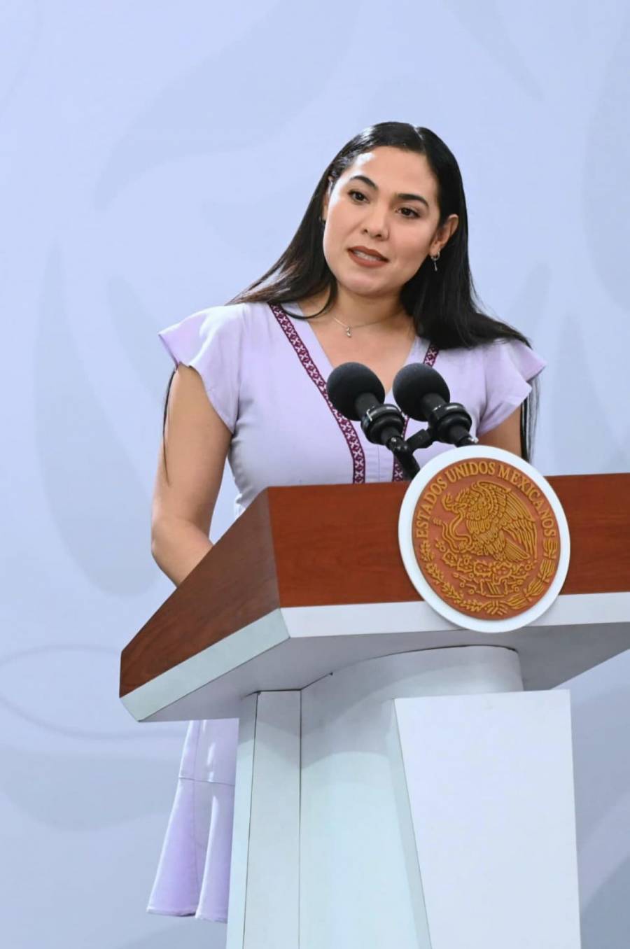 Gobernadora de Colima se re&uacute;ne con autoridades electorales en Manzanillo para fortalecer instituciones