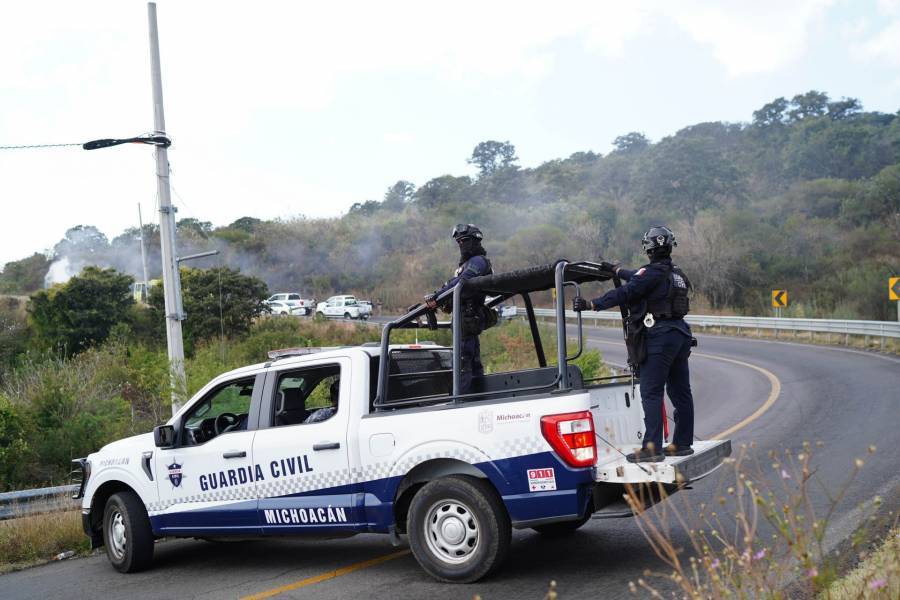 Tiroteo y bloqueos criminales desatan p&aacute;nico entre trabajadores agr&iacute;colas en Charapan