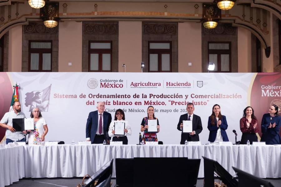 Sheinbaum firma acuerdo para garantizar precio justo del ma&iacute;z