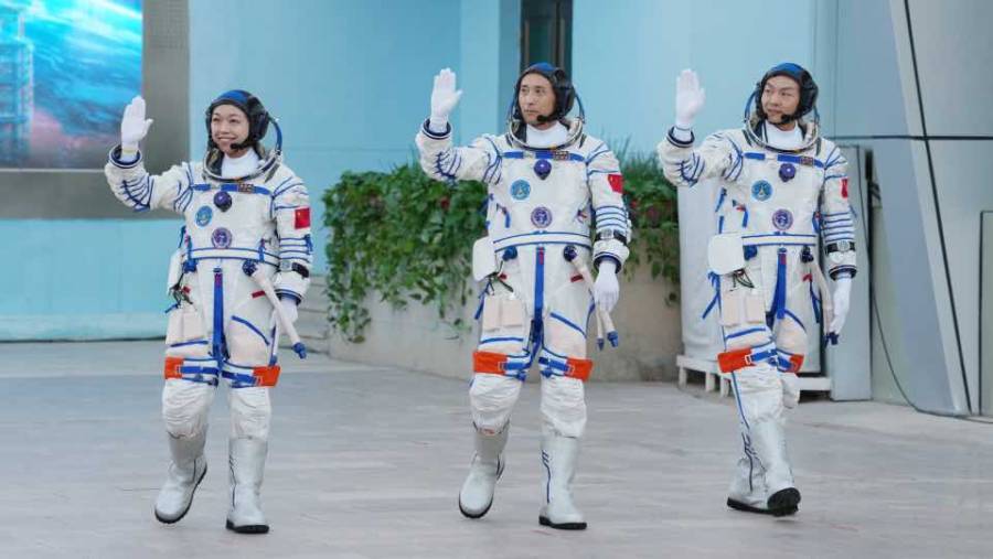 China env&iacute;a astronauta al espacio, busca llegar a la luna