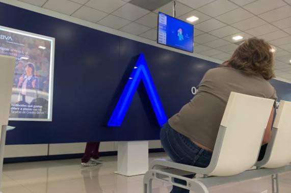 Bancos enfrentan presi&oacute;n externa pero plataformas digitales ampl&iacute;an servicios financieros