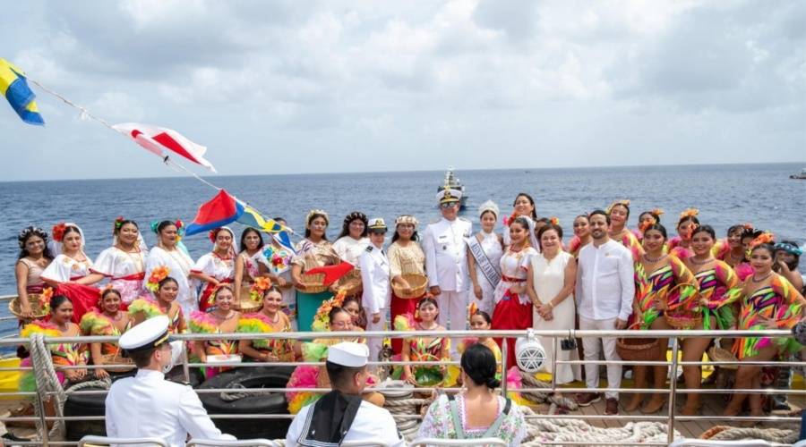 Cozumel conmemora el D&iacute;a de la Marina Nacional con ceremonia c&iacute;vica y ofrenda floral en el mar