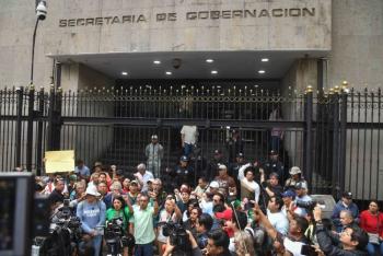 Gobierno de M&eacute;xico mantiene di&aacute;logo con CNTE; llama a evitar bloqueos y cierre de escuelas