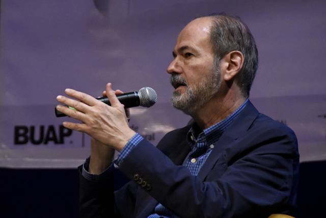 Presenta Juan Villoro “Los h&eacute;roes numerados” en el Teatro del CCU BUAP