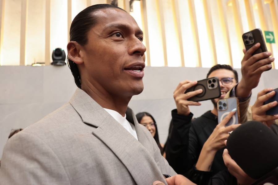 Joel Huiqui desata euforia en el Congreso de Puebla tras campeonato de Cruz Azul