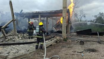 Explosi&oacute;n en almac&eacute;n de gas LP provoca evacuaci&oacute;n masiva en Tepeaca, Puebla