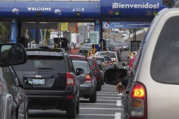Taxista protagoniza violento asalto en caseta de Celaya y embiste a elemento de la Guardia Nacional