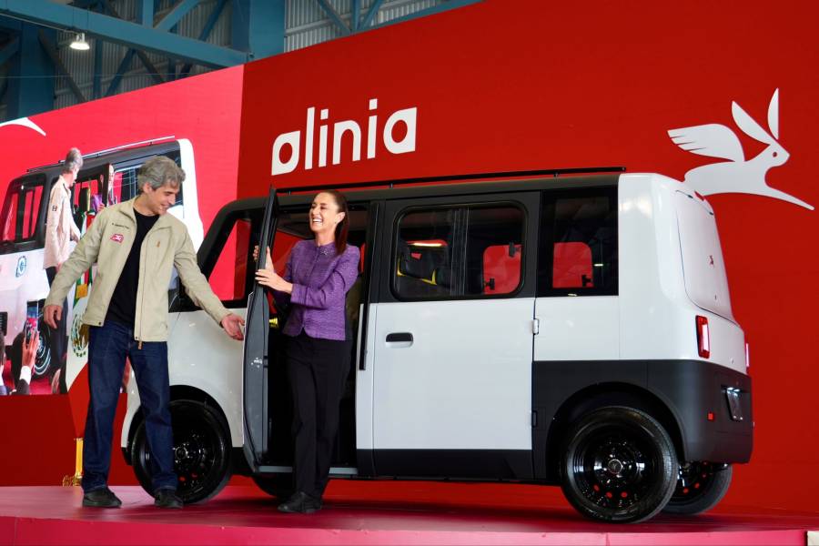 Sheinbaum presenta Olinia UNO, el primer auto el&eacute;ctrico hecho en M&eacute;xico