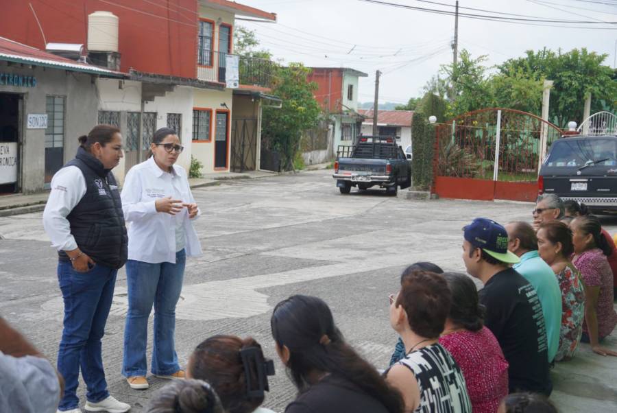 Promueve Guadalupe Vargas la organizaci&oacute;n ciudadana con el programa de Alarmas Vecinales en Xicotepec