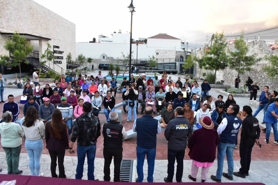 Entrega Gobierno del Estado apoyos a familias afectadas por explosi&oacute;n en Tepeaca