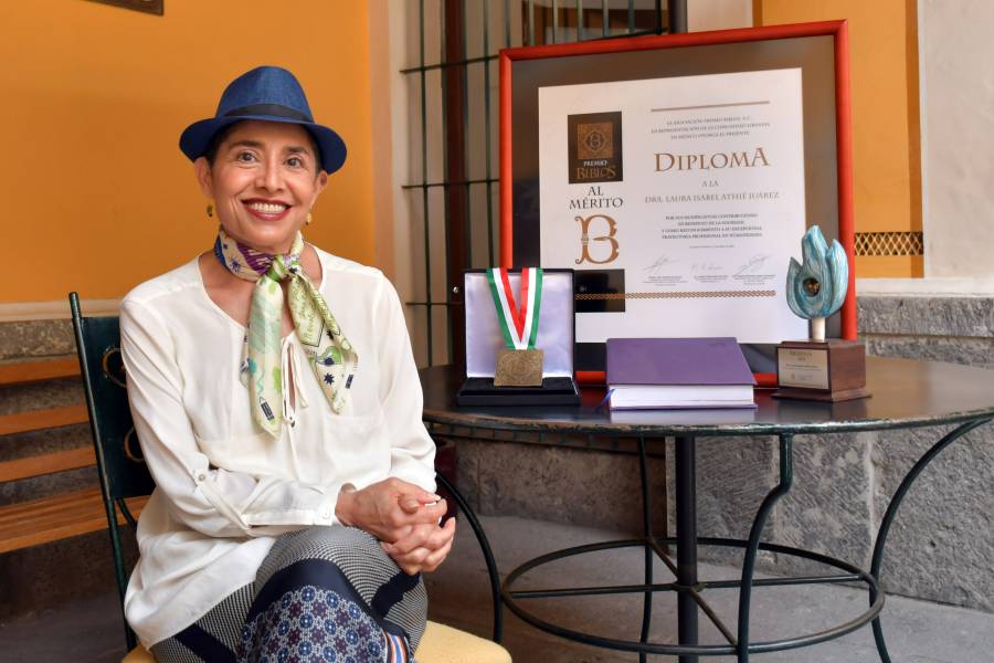 Recibe Posdoctorante BUAP Premio Biblos 2026