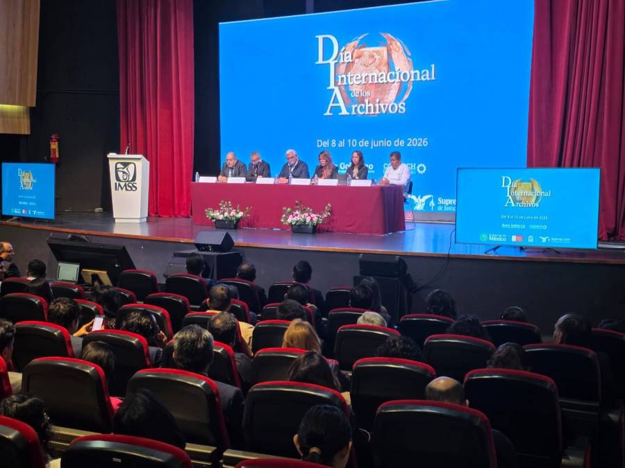 Atlixco Preserva Su Historia; Ariadna Ayala Recibe Reconocimiento Por Destacado Desarrollo Archiv&iacute;stico