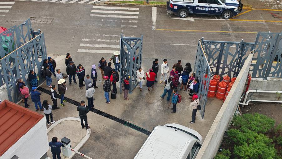 Congreso del Estado atiende a habitantes de Hueyapan y refrenda apertura al di&aacute;logo