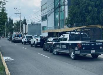 Polic&iacute;a Municipal de San Andr&eacute;s Cholula frustra atraco a cuentahabiente tras persecuci&oacute;n y balacera.