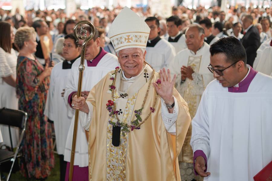V&iacute;ctor S&aacute;nchez Espinosa celebra 50 a&ntilde;os de sacerdocio