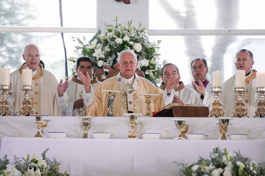 V&iacute;ctor S&aacute;nchez Espinosa celebra 50 a&ntilde;os de sacerdocio arropado por el Episcopado Mexicano
