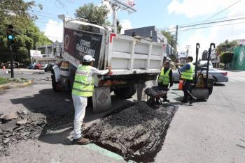 Gobierno de Pepe Chedraui refuerza acciones de bacheo en favor de las y los poblanos