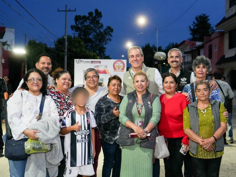 Lleva Pepe Chedraui alumbrado LED a la colonia 10 de Mayo con Puebla Brilla
