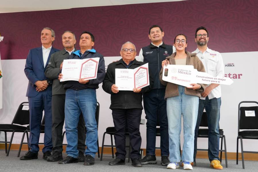 Armenta y Chedraui entregan beneficios del Programa de Vivienda para el Bienestar en Puebla