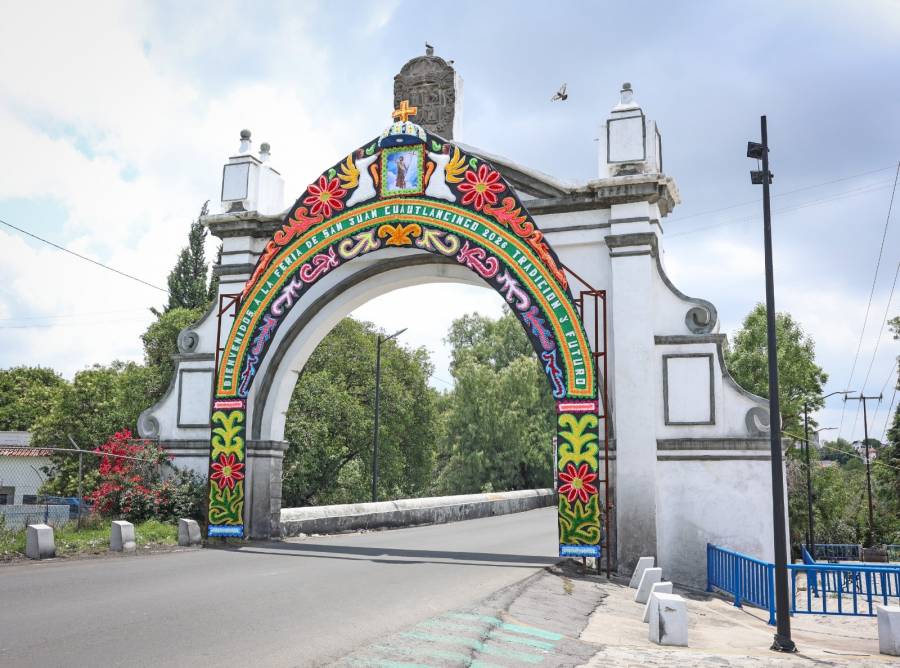 Omar Mu&ntilde;oz presenta enflorado de feria en el Puente de M&eacute;xico