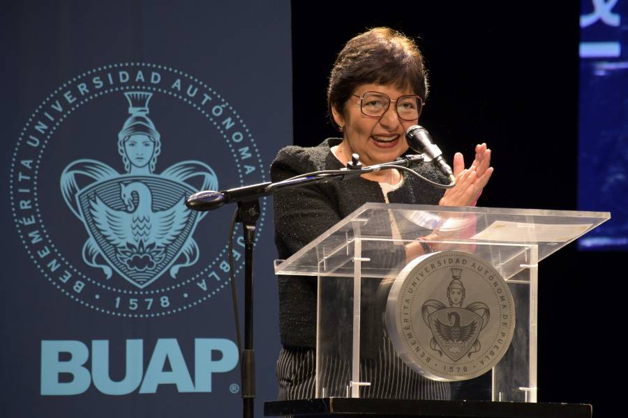 Culminan estudios 802 alumnos BUAP de la prepa 2 de Octubre de 1968