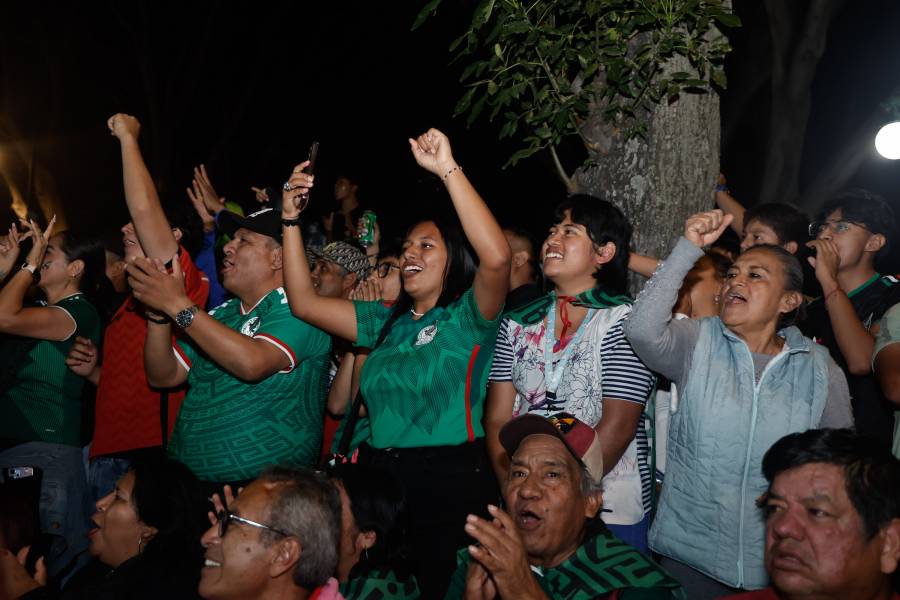El Z&oacute;calo de Puebla vibra con el triunfo de M&eacute;xico sobre Corea