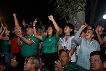 El Z&oacute;calo de Puebla vibra con el triunfo de M&eacute;xico sobre Corea