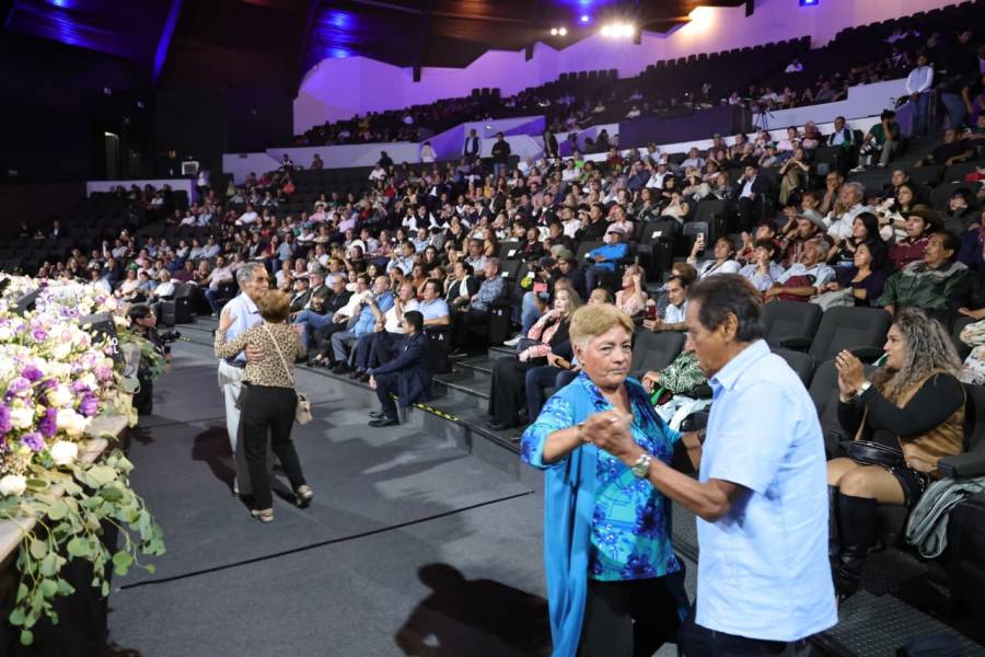 Gobierno Estatal celebra a pap&aacute;s con recital musical para unir a las familias poblanas