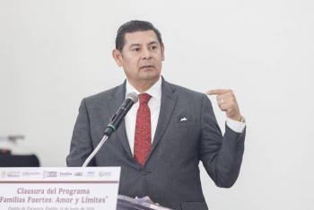 Armenta anuncia apoyos y reubicaci&oacute;n de viviendas afectadas por inundaciones en Ciudad Serd&aacute;n