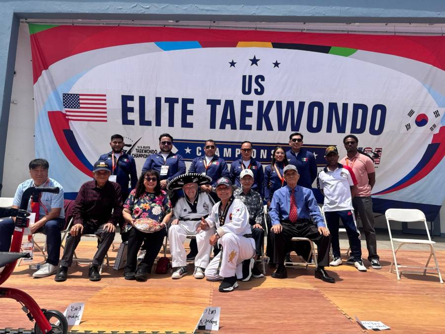 Taekwondo&iacute;nes poblanos destacan en Torneo Internacional en California