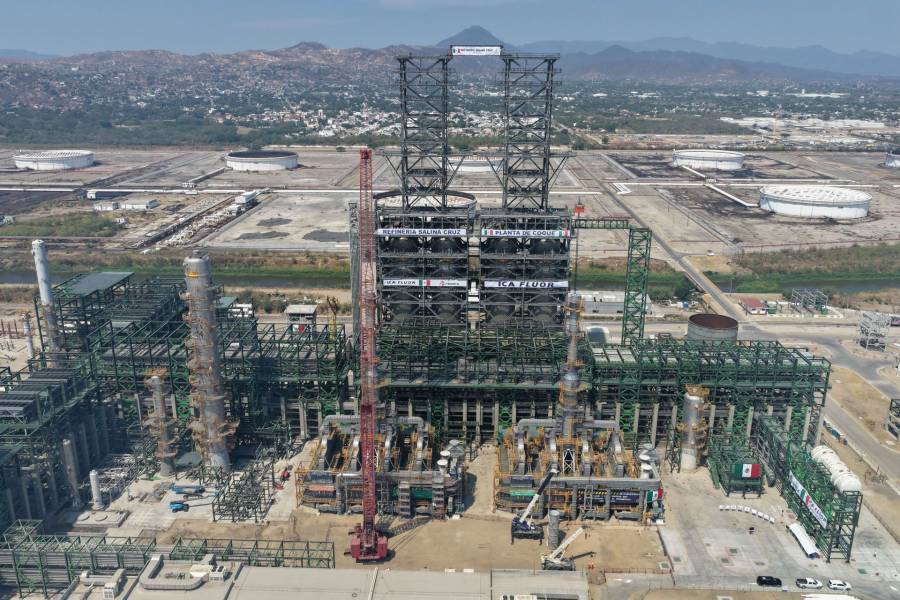 Pemex contiene fuga de combustóleo en ducto de Salina Cruz tras labores de emergencia