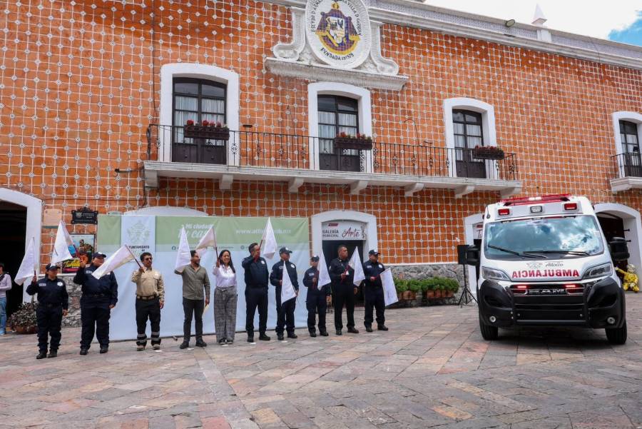Atlixco Prioriza La Vida; Ariadna Ayala Entrega Ambulancia