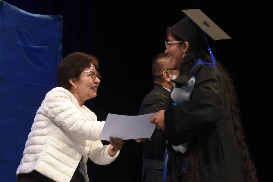 Preside Rectora Lilia Cedillo graduaci&oacute;n del Bachillerato Internacional 5 de Mayo