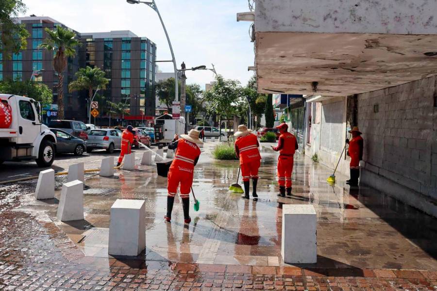 Personal de LIMPIA realiza lavado en Avenida Ju&aacute;rez