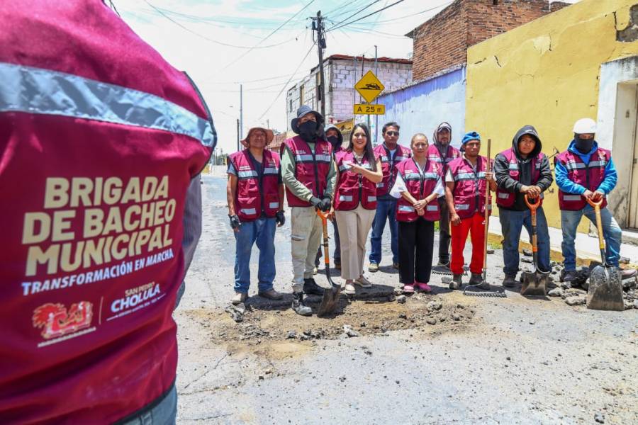 Tonantzin Fern&aacute;ndez intensifica trabajos de bacheo en calles de San Pedro Cholula